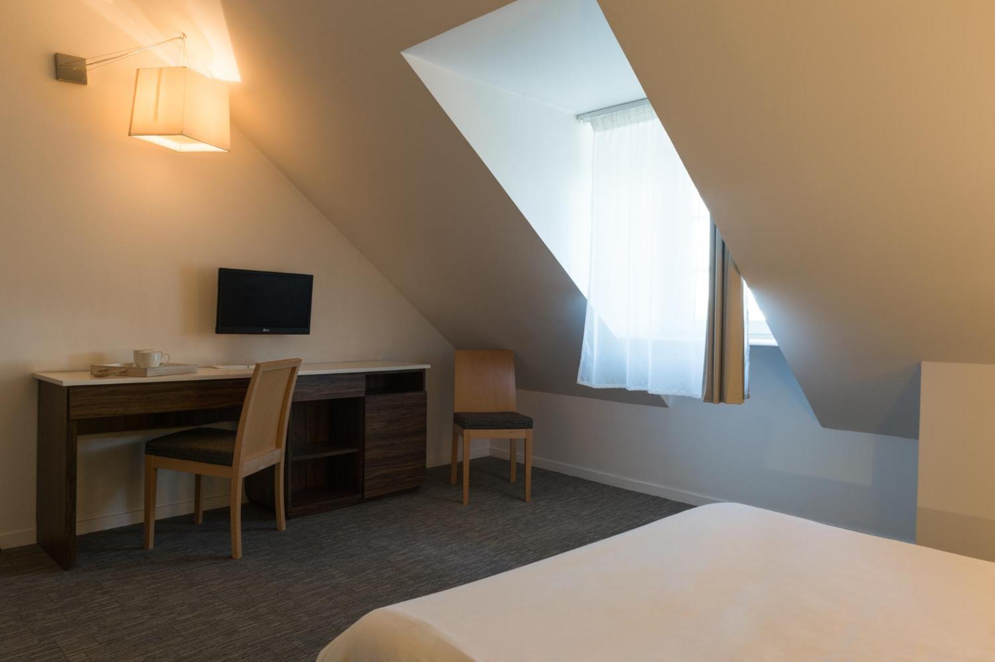 The Originals City, Hotel Le Coeur D'Or, Sedan Est Douzy Bagian luar foto