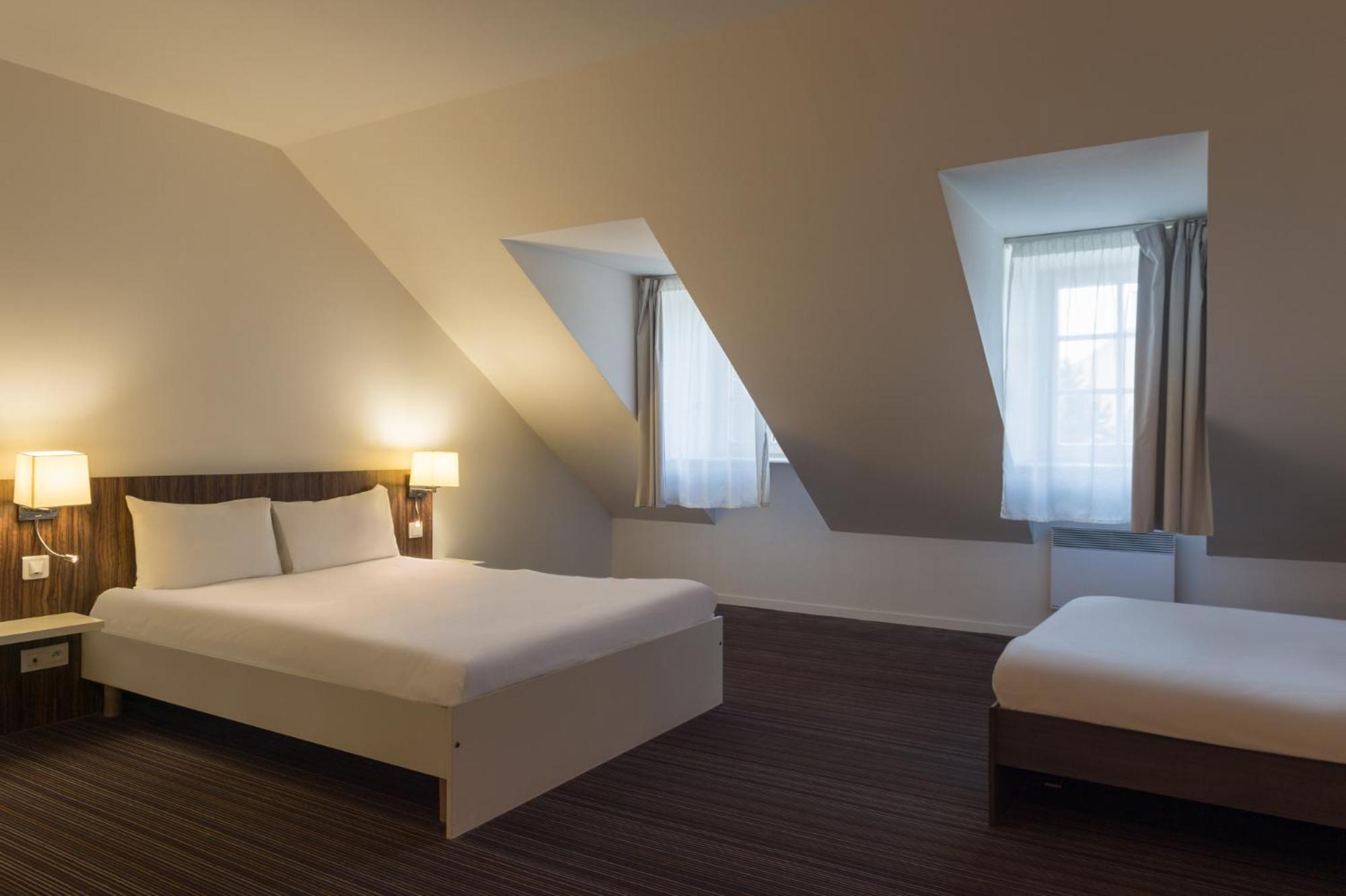 The Originals City, Hotel Le Coeur D'Or, Sedan Est Douzy Bagian luar foto